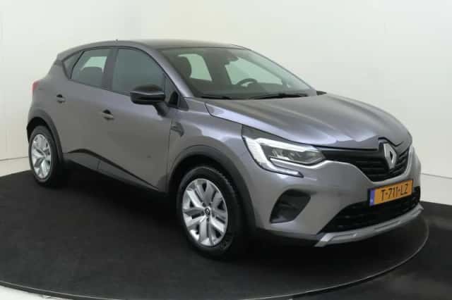 Renault Captur (2023) thumbnail 2