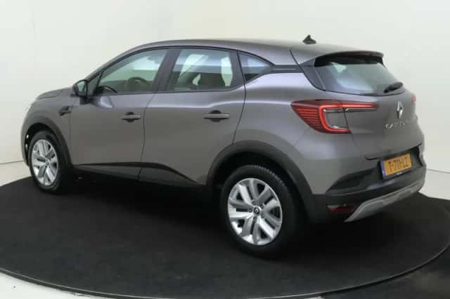 Renault Captur (2023) thumbnail 3