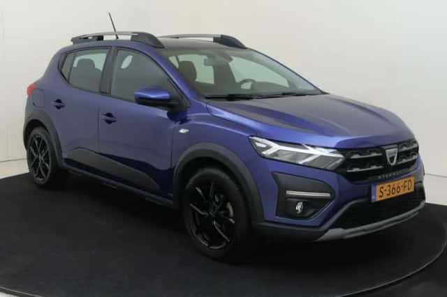 Dacia Sandero Stepway (2023) thumbnail 2