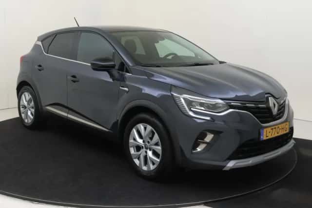 Renault Captur (2021) thumbnail 2