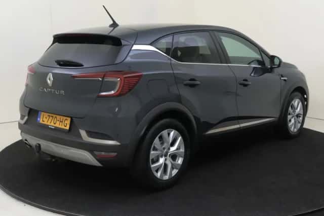 Renault Captur (2021) thumbnail 4