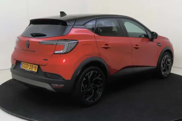 Renault Captur (2024) thumbnail 4