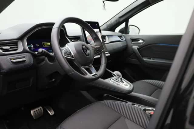 Renault Captur (2024) thumbnail 31