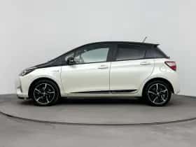 Toyota Yaris (2017) thumbnail 2