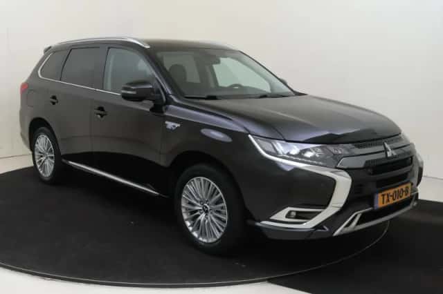 Mitsubishi Outlander (2018) thumbnail 2