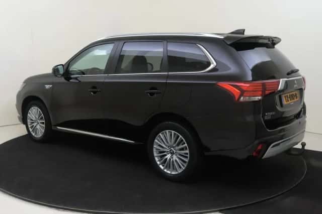 Mitsubishi Outlander (2018) thumbnail 3