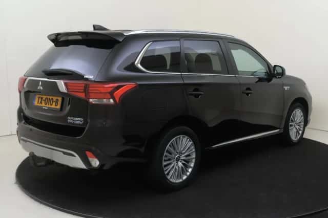 Mitsubishi Outlander (2018) thumbnail 4