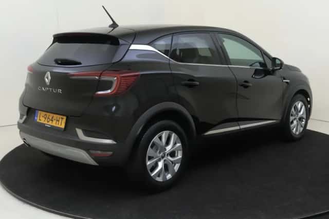 Renault Captur (2021) thumbnail 4