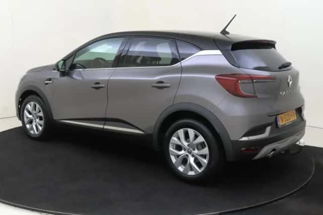 Renault Captur (2021) thumbnail 3