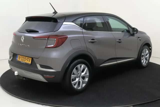 Renault Captur (2021) thumbnail 4