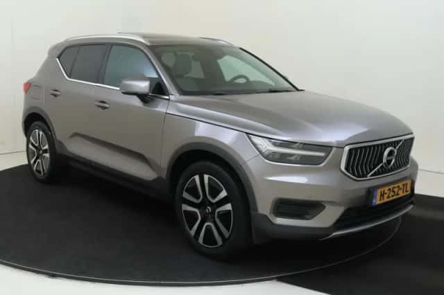 Volvo XC40 (2020) thumbnail 2