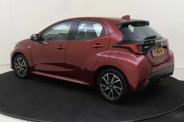 Toyota Yaris (2021) thumbnail 3