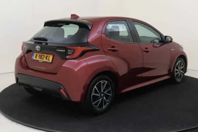 Toyota Yaris (2021) thumbnail 4