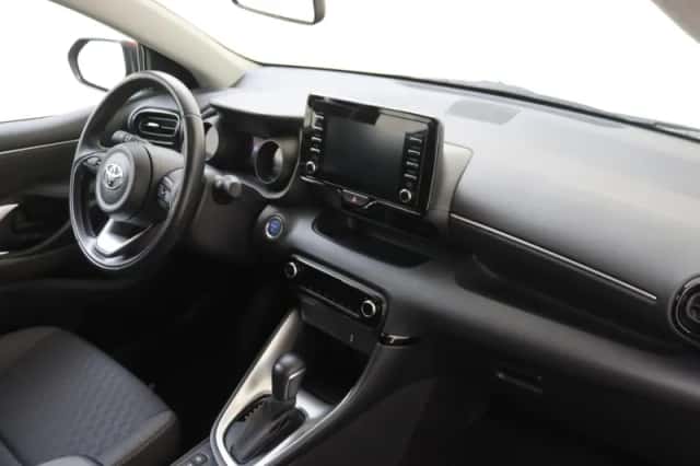 Toyota Yaris (2021) thumbnail 5