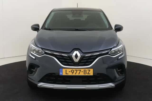 Renault Captur (2021) thumbnail 2