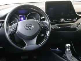 Toyota C-HR (2019) thumbnail 18