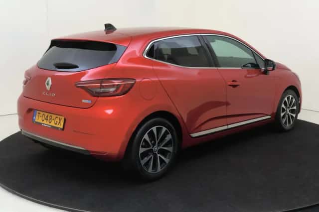Renault Clio (2023) thumbnail 3