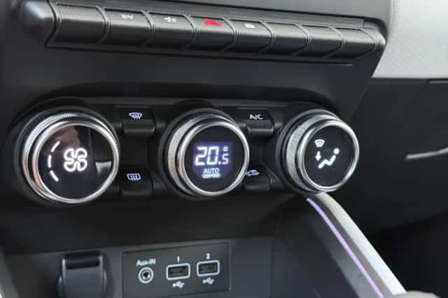 Renault Clio (2023) thumbnail 23