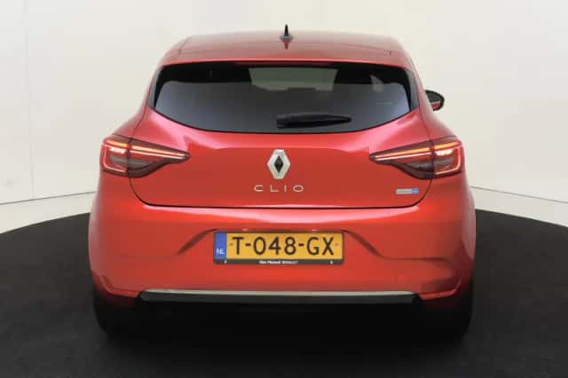 Renault Clio (2023) thumbnail 5