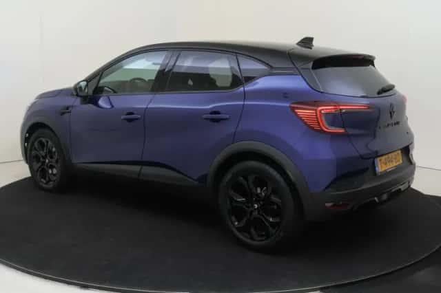 Renault Captur (2023) thumbnail 3