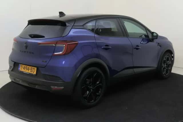 Renault Captur (2023) thumbnail 4