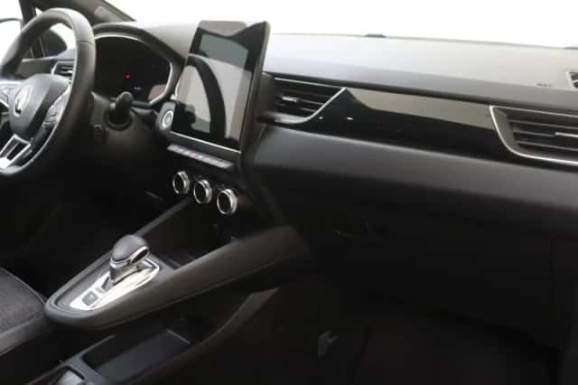Renault Captur (2023) thumbnail 5