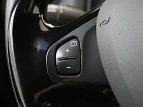 Renault Clio (2014) thumbnail 17