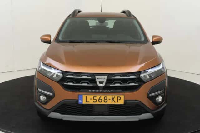 Dacia Sandero Stepway (2021) thumbnail 2