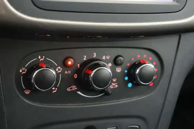 Dacia Sandero (2016) thumbnail 21