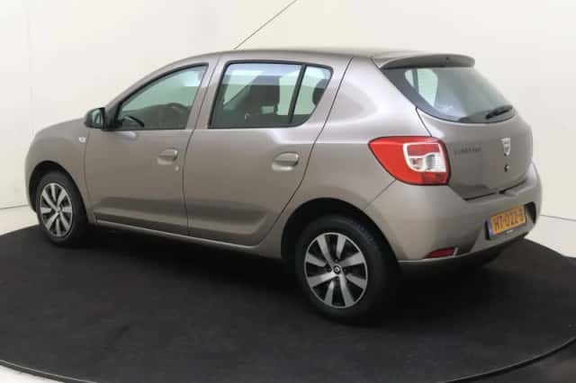 Dacia Sandero (2016) thumbnail 7
