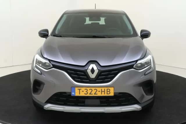 Renault Captur (2023) thumbnail 2