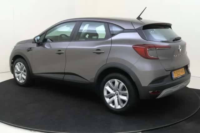 Renault Captur (2023) thumbnail 6