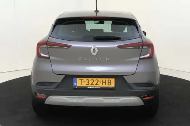 Renault Captur (2023) thumbnail 7