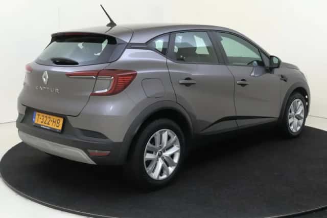 Renault Captur (2023) thumbnail 8