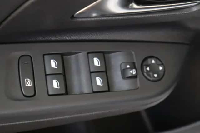 Opel Corsa-e (2023) thumbnail 26