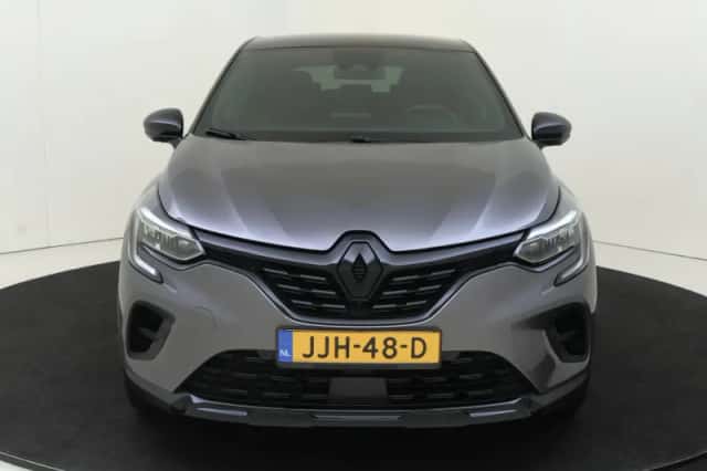 Renault Captur (2022) thumbnail 2