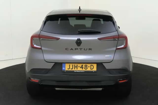 Renault Captur (2022) thumbnail 5