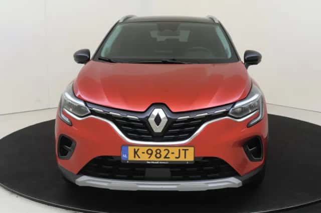 Renault Captur (2021) thumbnail 2