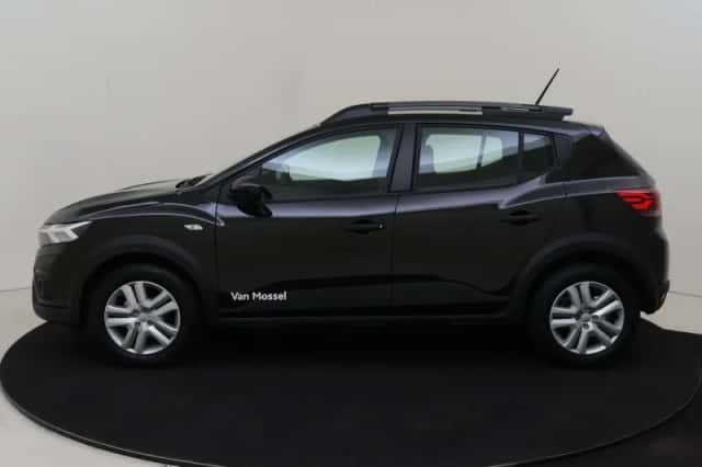 Dacia Sandero Stepway (2024) thumbnail 2