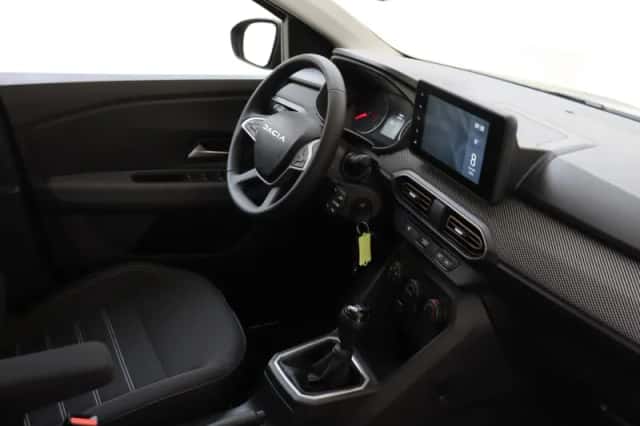 Dacia Sandero Stepway (2024) thumbnail 4