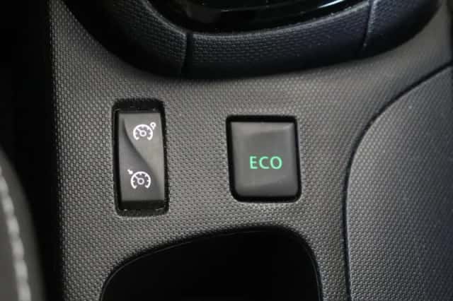 Renault Clio (2014) thumbnail 24