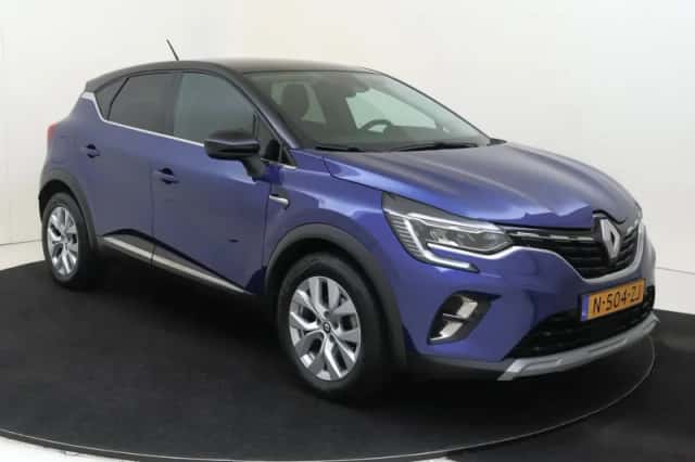 Renault Captur (2022) thumbnail 3