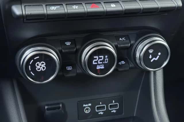 Renault Captur (2021) thumbnail 23
