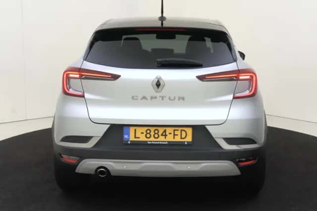 Renault Captur (2021) thumbnail 5