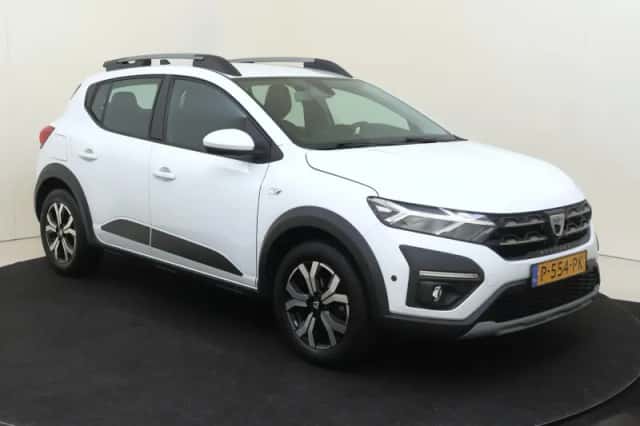 Dacia Sandero Stepway (2022) thumbnail 2