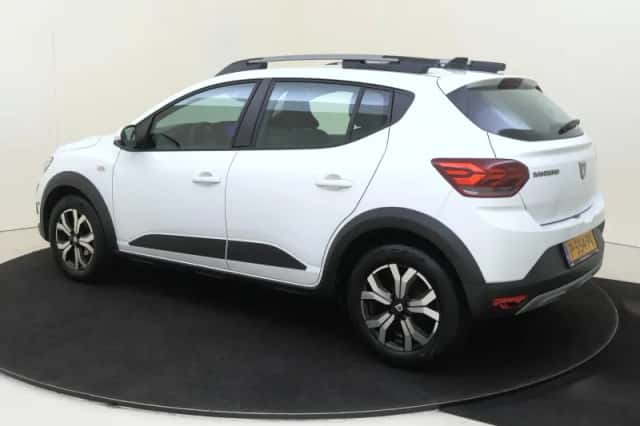Dacia Sandero Stepway (2022) thumbnail 3