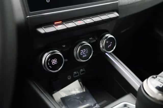 Renault Clio (2024) thumbnail 16