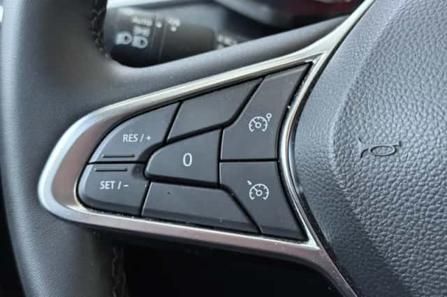 Renault Captur (2023) thumbnail 16