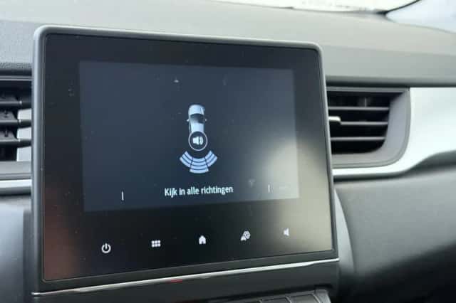 Renault Captur (2023) thumbnail 21