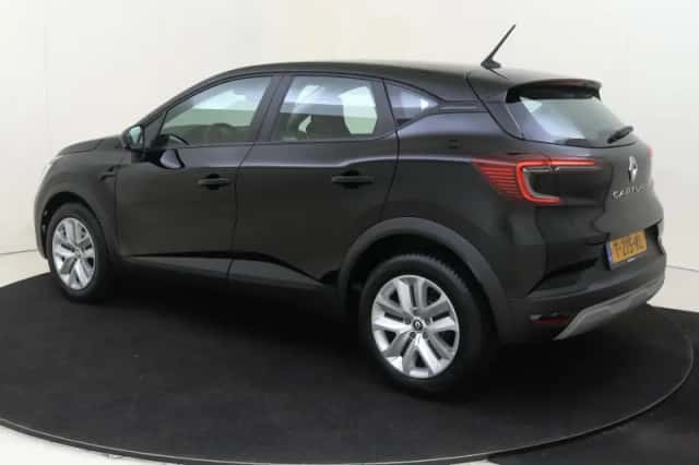 Renault Captur (2023) thumbnail 4